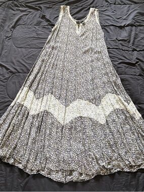 Dance n garden dress Floral Maxi Dress in Black and Cream XL